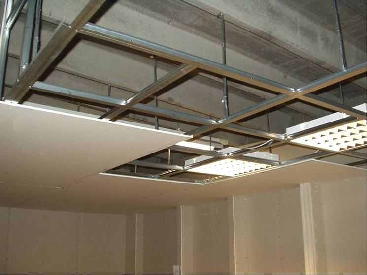 Lavori cartongesso: posa dellorditura metallica cartongesso Struttura per cartongesso soffitto