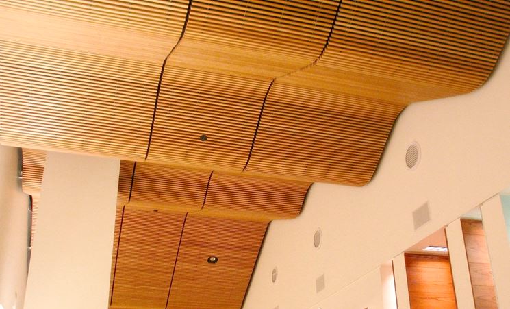 particolare controsoffitto in legno