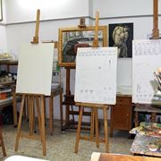 Alcuni cavalletti per pittura