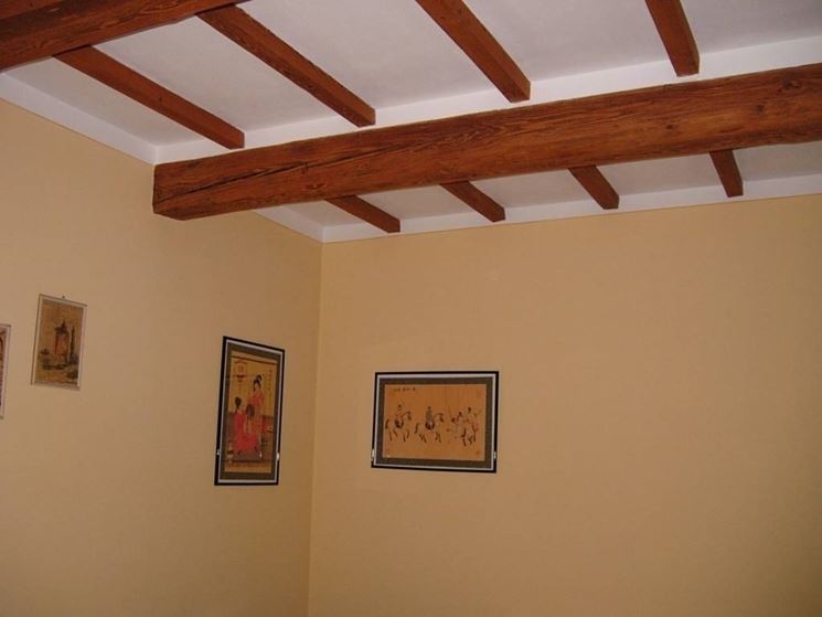 Travi in legno e in acciaio per qualsiasi esigenza Verniciare travi in legno