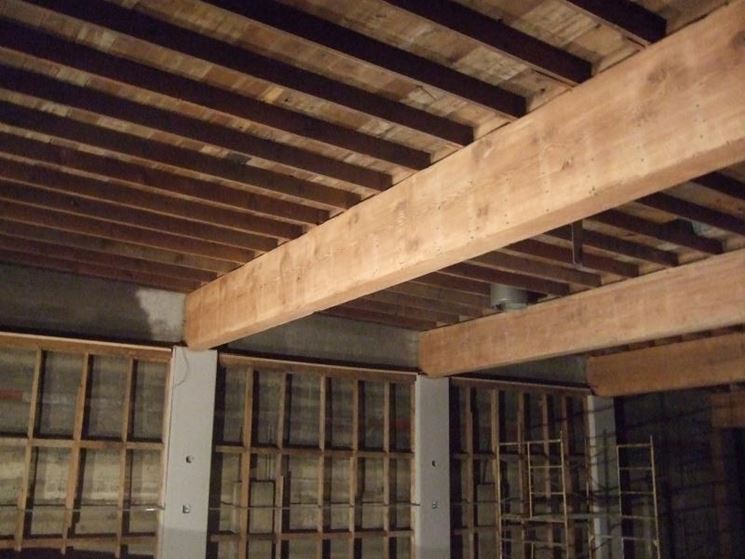 Travi in legno travi caratteristiche delle travi in legno Verniciare travi in legno