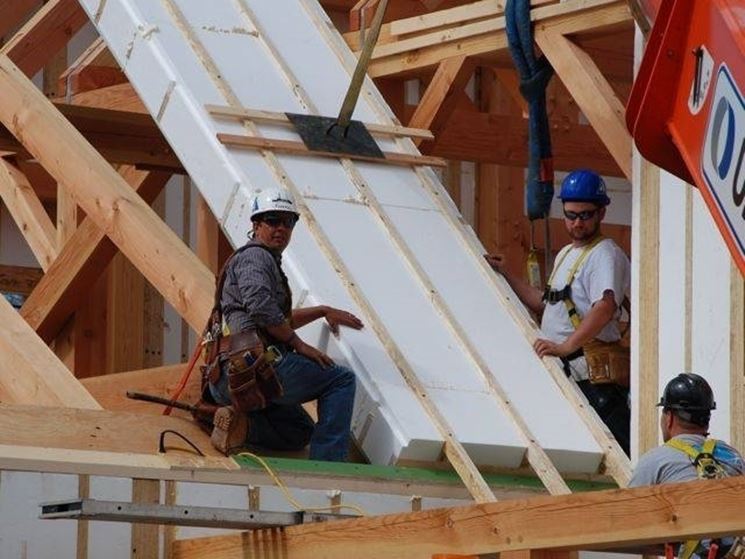 Casa con travi in legno